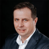 Kamil Kulma z firmy ASAJ